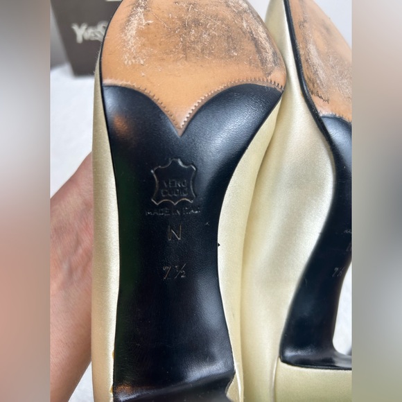 Yves Saint Laurent Cream Heels with Pointed Toe - Picture 9 of 16